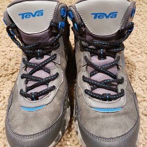 Teva kids hiking boots